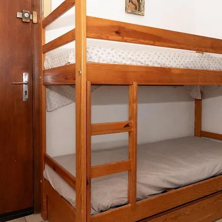 Studio cabine au Lavandou, 4 couchages, terrasse, plage à 20m, climatisation - FR-1-803-70 Le Lavandou